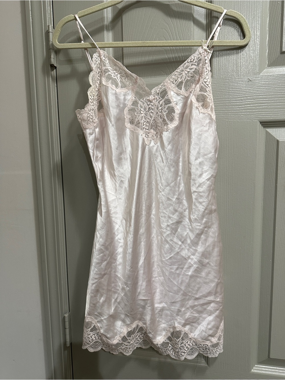 Oscar de la Renta Pale Pink Satin Lace-Trim Chemise